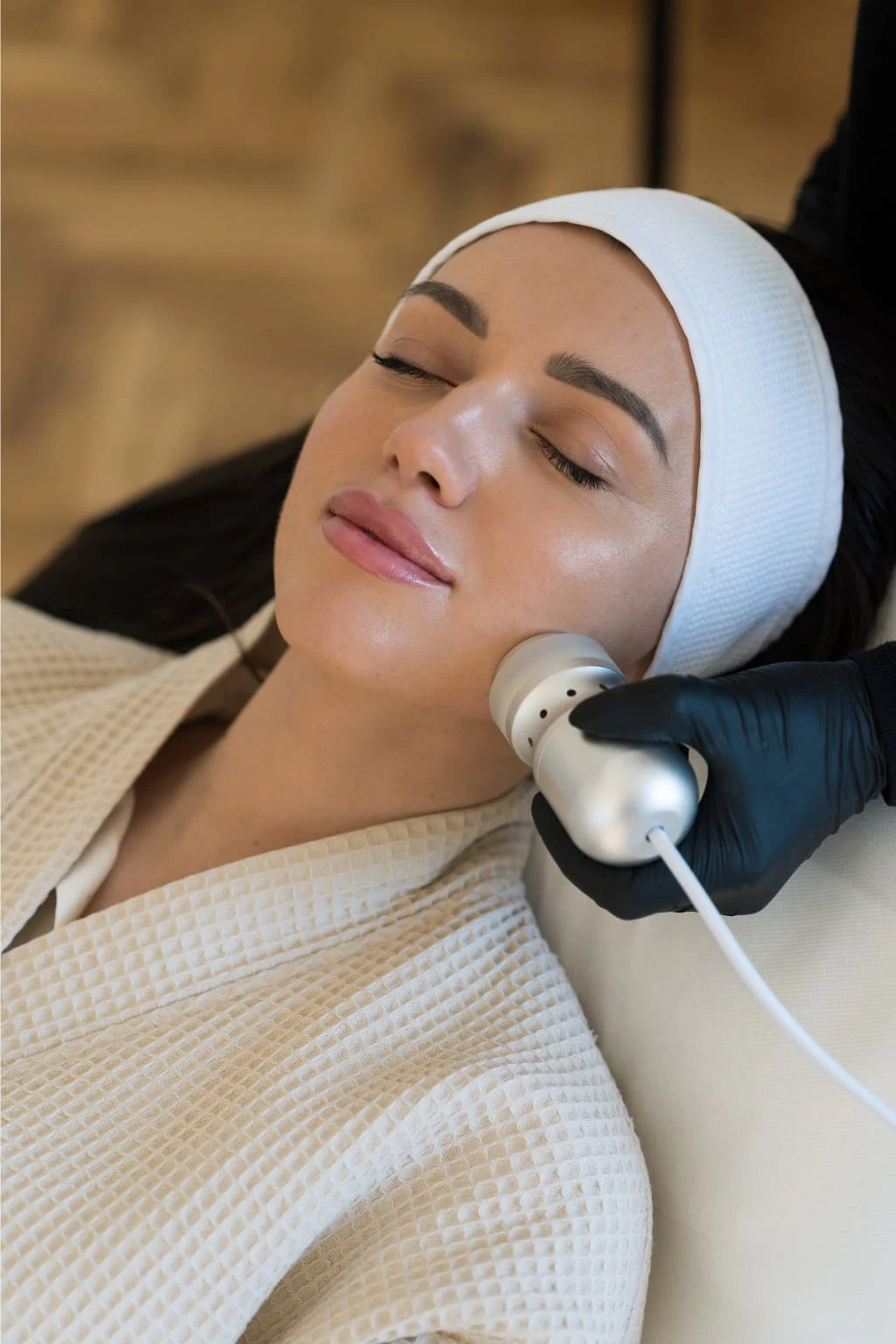 HydraFacial vortex-fusion device treatment Vedara Care JVC Dubai