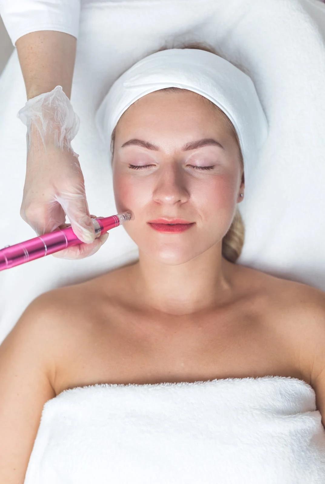 Oxy-Geneo Pollogen device tri-effect facial Vedara Care JVC Dubai